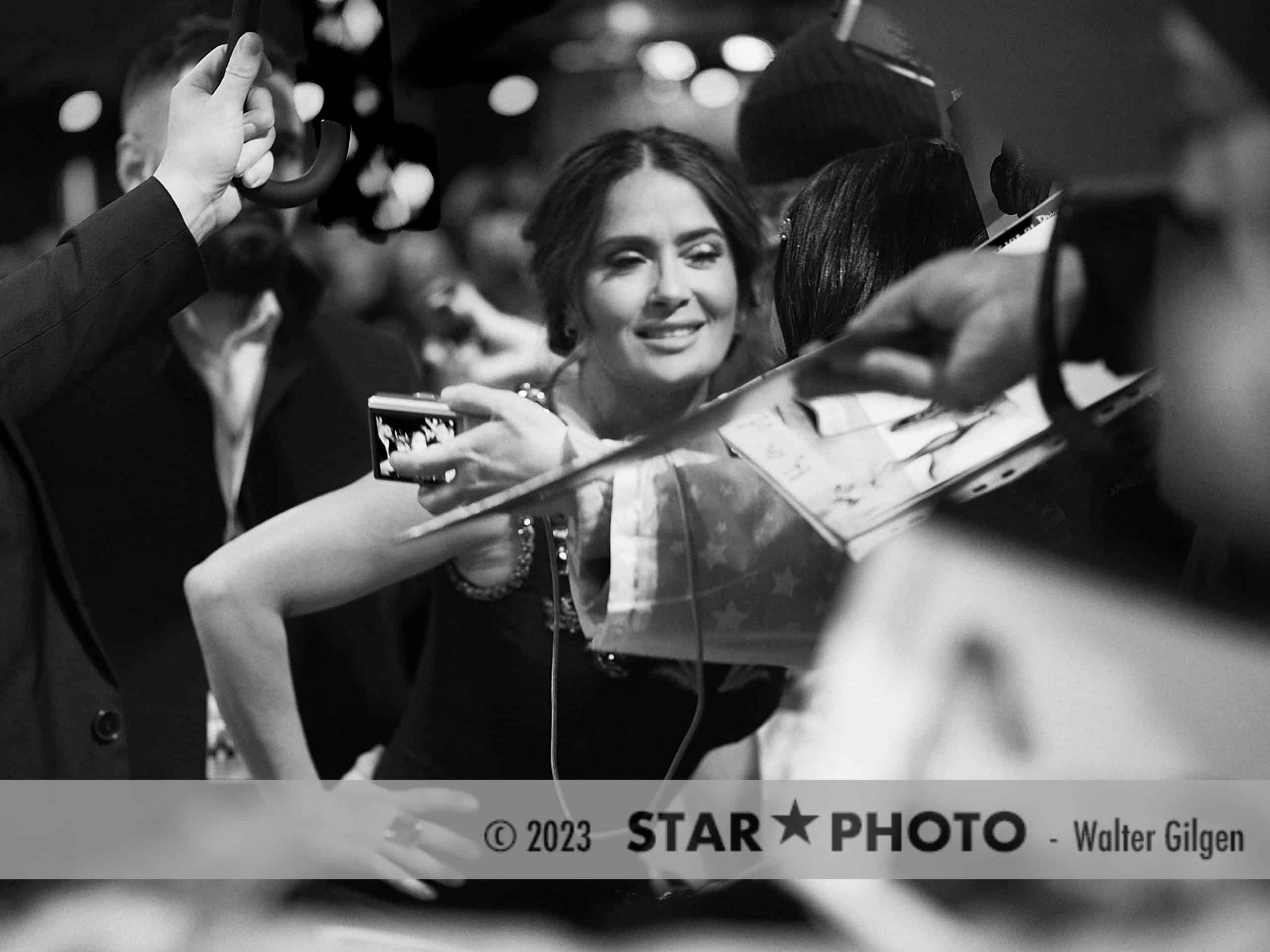 Berlin / Germany, 26th Feb, 2020.

Actress Salma Hayek having fun with fans at Berlinale 2020.